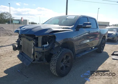 2020 Ram 1500 Big Horn 4X4 5'7 Box z USA, uszkodzony, nr VIN 1C6SRFFT0LN135075